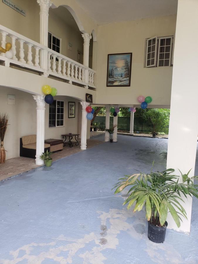 Grace Garden Guesthouse By Eminence Ent Ocho Rios Exterior foto