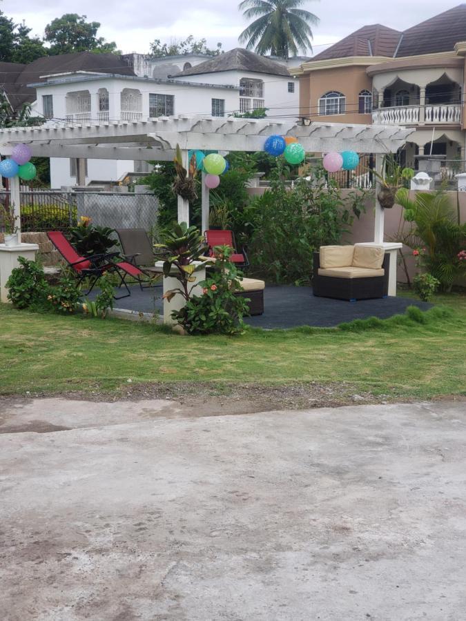 Grace Garden Guesthouse By Eminence Ent Ocho Rios Exterior foto