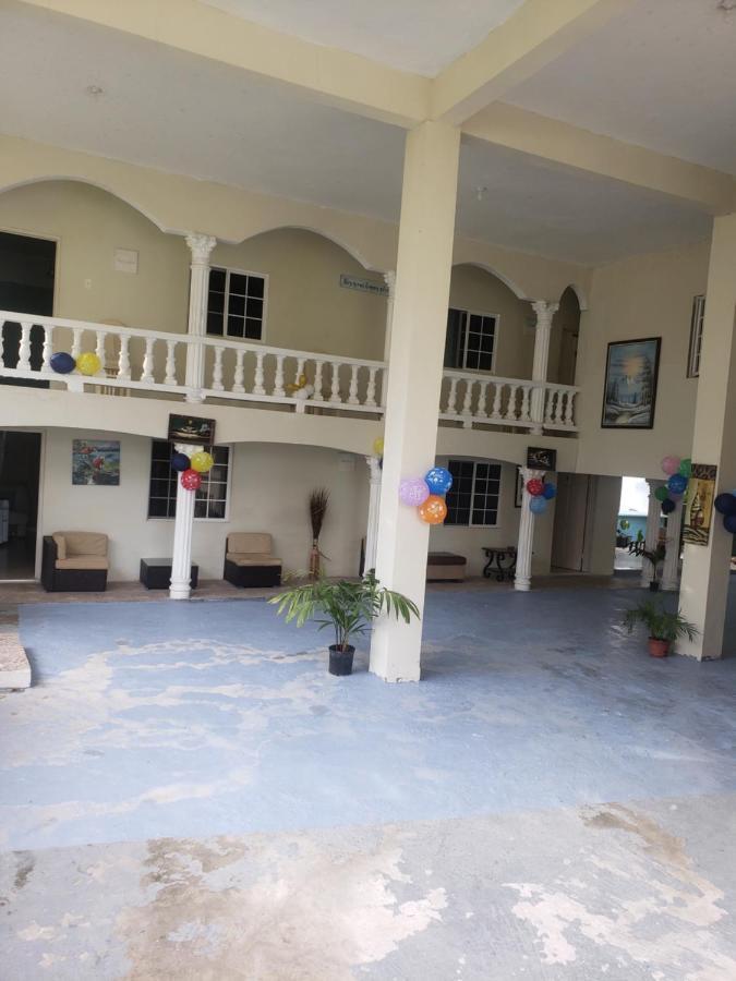 Grace Garden Guesthouse By Eminence Ent Ocho Rios Exterior foto